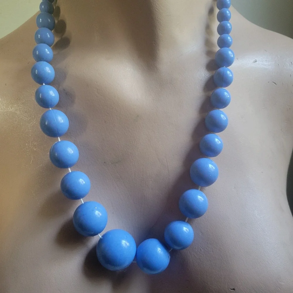 Vintage Periwinkle Blue Graduated Bead‎ Necklace 18